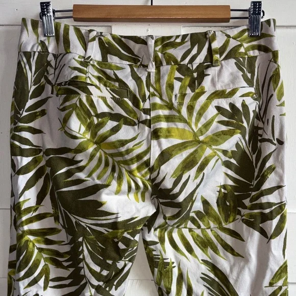 New York & Company Green Leaf Print Pants Size 6 - Picture 4 of 9